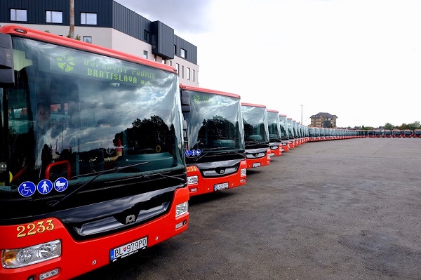 Vozidlový park dopravného podniku v Bratislave sa rozrástol už o 38 nových autobusov SOR