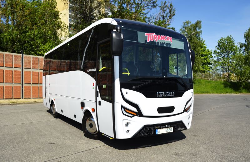 Představujeme vám inovovaný minibus ISUZU TURQUOISE, který vstupuje úspěšně do třetího desetiletí své existence